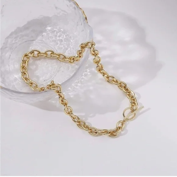 Gold 18k Gold Plated Toggle Chain Necklace - Picture 3 of 3